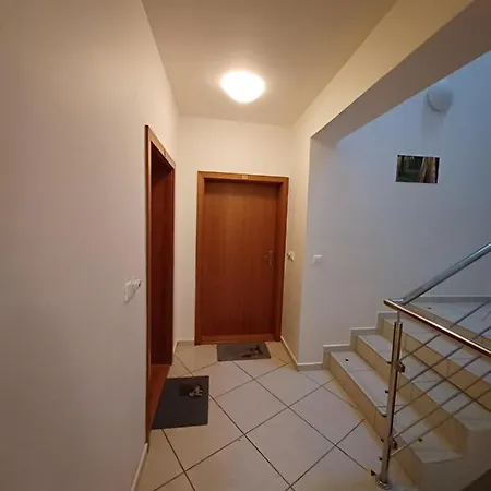 S Garazou Centrum Доновалы